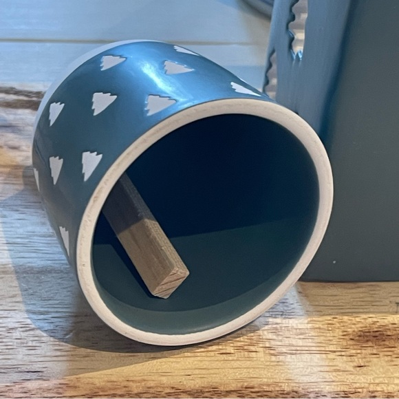 - NWT Ceramic Dark Green Tree House & 2 ceramic tree bells - Picture 3 of 11